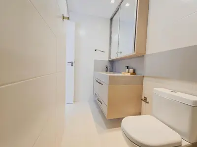 Uma casa de banho em Apartamento Para Locação No Centro de Bombinhas