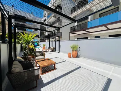 A planta de Oásis do Atlântico 402 A – Apartamento amplo em condomínio completo a apenas 5 minutos da Praia de Palmas