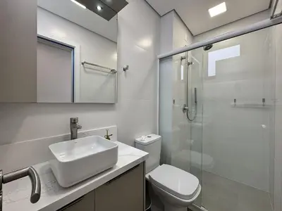 A planta de Oásis do Atlântico 402 A – Apartamento amplo em condomínio completo a apenas 5 minutos da Praia de Palmas