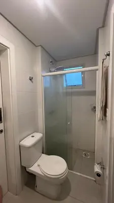 Uma casa de banho em Apto Alto Padrão na Praia de Palmas