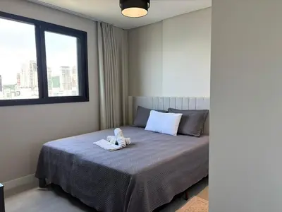 Uma cama ou camas num quarto em Flat com Academia, Rooftop, Piscina e Vista Mar