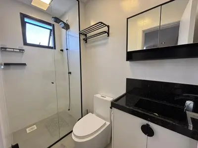 Uma casa de banho em Flat com Academia, Rooftop, Piscina e Vista Mar