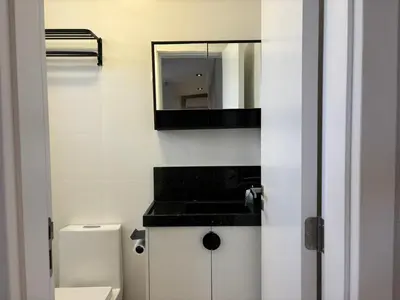 Uma casa de banho em Flat com Academia, Rooftop, Piscina e Vista Mar