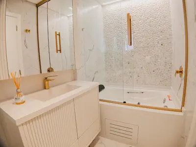 Uma casa de banho em Apartamento de luxo a 20 metros do mar de Mariscal