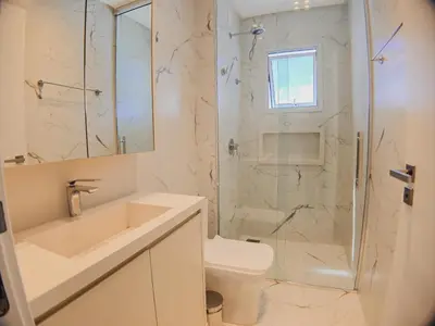 Uma casa de banho em Apartamento de luxo a 20 metros do mar de Mariscal