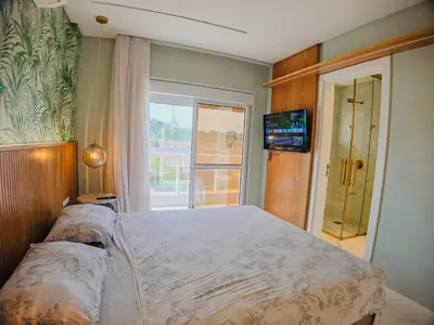 Uma cama ou camas num quarto em Apartamento de luxo a 20 metros do mar de Mariscal