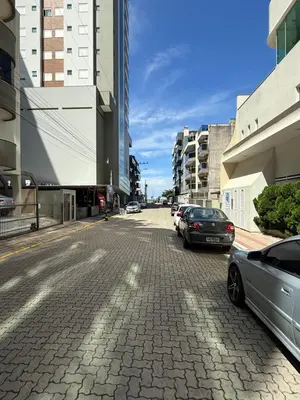 A planta de Apto Meia Praia com vista mar