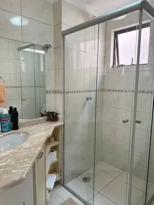A planta de Apto Meia Praia com vista mar