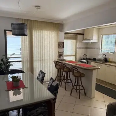 Apto Meia Praia com vista mar