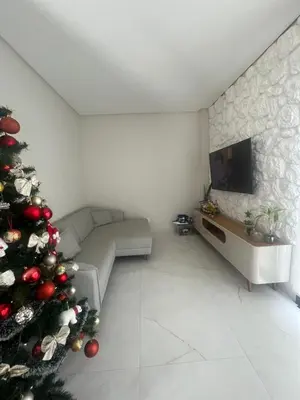 Uma televisão e/ou sistema de entretenimento em Alugo casa perfeita há 4km da Praia Central de Balneário Camboriú