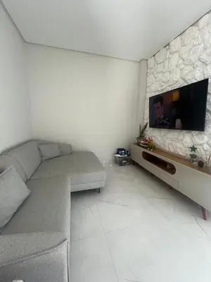 Uma televisão e/ou sistema de entretenimento em Alugo casa perfeita há 4km da Praia Central de Balneário Camboriú