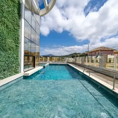 Apartamento com área de lazer completo à 100 metros da praia de Mariscal - Bombinhas
