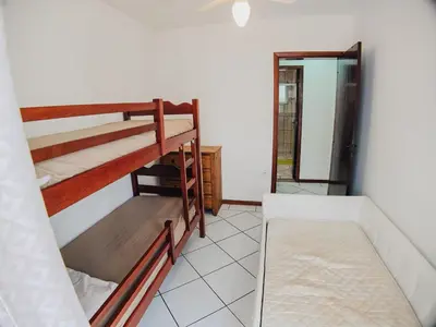 Uma cama ou camas num quarto em Apto com 3 quartos na praia do Mariscal Bombinhas
