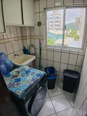 Uma área de estar em Apto com 3 quartos na praia do Mariscal Bombinhas