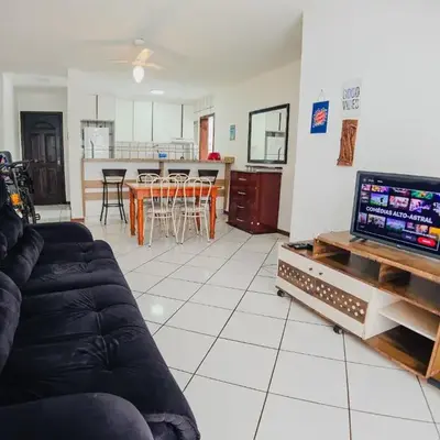 Apto com 3 quartos na praia do Mariscal Bombinhas