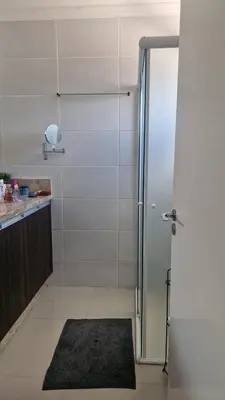 Uma casa de banho em Apartamento 2 quadras do mar
