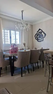 Uma área de estar em Apartamento 2 quadras do mar