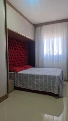 Uma cama ou camas num quarto em Apartamento 2 quadras do mar
