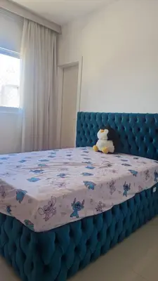 Uma cama ou camas num quarto em Apartamento 2 quadras do mar