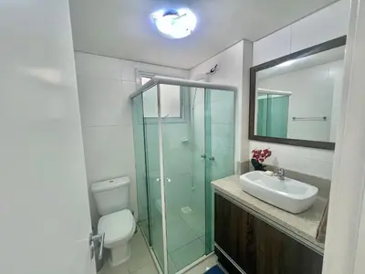 Uma casa de banho em Lindo! Apto com piscina no condomínio - EF01J
