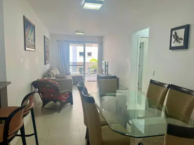 Uma área de estar em Lindo! Apto com piscina no condomínio - EF01J