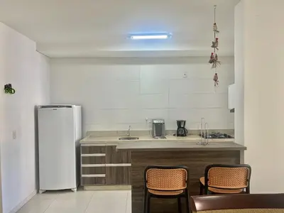 A cozinha ou kitchenette de Lindo! Apto com piscina no condomínio - EF01J