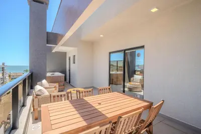 Uma varanda ou terraço em Cobertura | 03 suítes | vista mar
