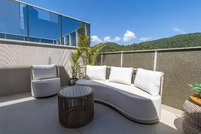 Uma vista geral da montanha ou uma vista da montanha a partir do apartamento