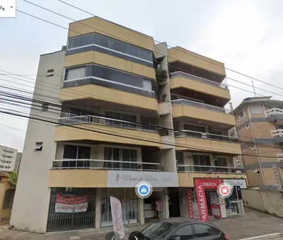 O edifício onde o apartamento está situado