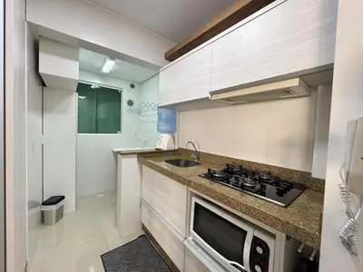 A cozinha ou kitchenette de Confortável Apto a 70 Metros da Praia de Bombinhas