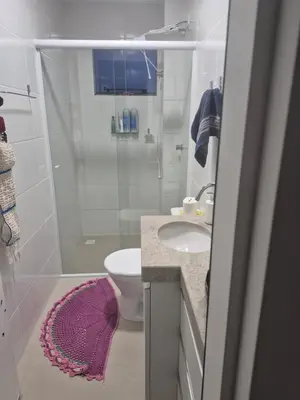 Uma casa de banho em Apartamento final do ano