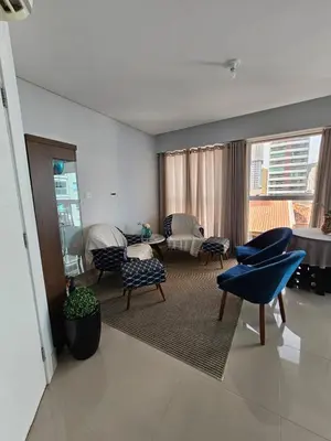 Uma área de estar em Apartamento no centro de Itapema