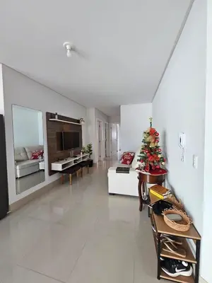 Uma televisão e/ou sistema de entretenimento em Apartamento no centro de Itapema
