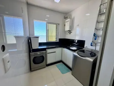 A cozinha ou kitchenette de Apto Vista Mar 3 Suítes Meia Praia