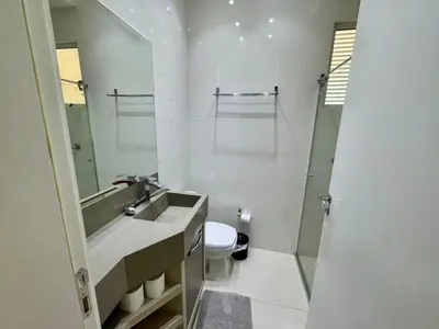 Uma casa de banho em Apto Vista Mar 3 Suítes Meia Praia