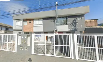 O edifício onde o apartamento está situado