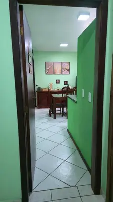 A planta de Apartamento Completo na Praia de Bombas - 3 quartos - 10 pessoas