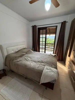 Uma cama ou camas num quarto em Interior beach house in Bombinhas!