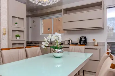 A cozinha ou kitchenette de Vista Mar A passos da Praia 3 suítes 3 Vagas