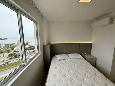 Uma cama ou camas num quarto em Apto novo em Itapema - Prédio com piscina - 2 quartos sendo 1 suíte