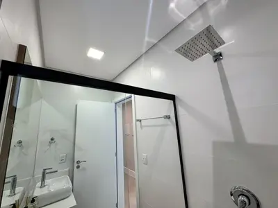 Uma casa de banho em Apartamento em Governador Celso Ramos SC - Palmas
