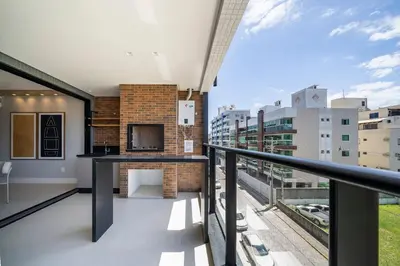 Uma varanda ou terraço em Lumina 401B – Luxo a 50 metros da Praia de Bombas