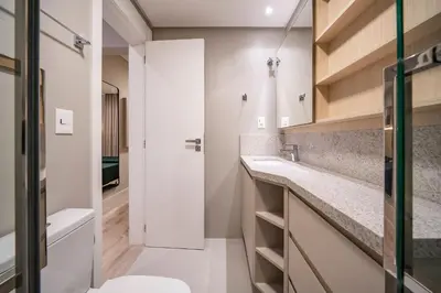 Uma casa de banho em Lumina 401B – Luxo a 50 metros da Praia de Bombas
