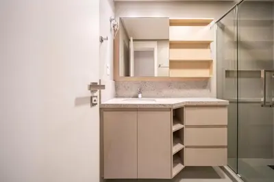 Uma casa de banho em Lumina 401B – Luxo a 50 metros da Praia de Bombas