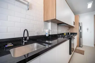 A cozinha ou kitchenette de Apartamento na Praia de Bombas com Vista Mar Viva Suas Férias dos Sonhos!