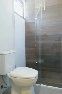 Uma casa de banho em Residencial Vila das Canoas