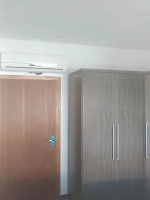 A planta de 2 dormitorios com Ar cond no centro
