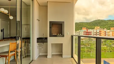 Uma vista geral da montanha ou uma vista da montanha a partir do apartamento