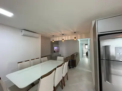 A cozinha ou kitchenette de Meia Praia, Itapema SC 3 Suites, 2 vagas de garagem