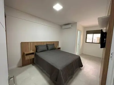 Uma cama ou camas num quarto em Meia Praia, Itapema SC 3 Suites, 2 vagas de garagem